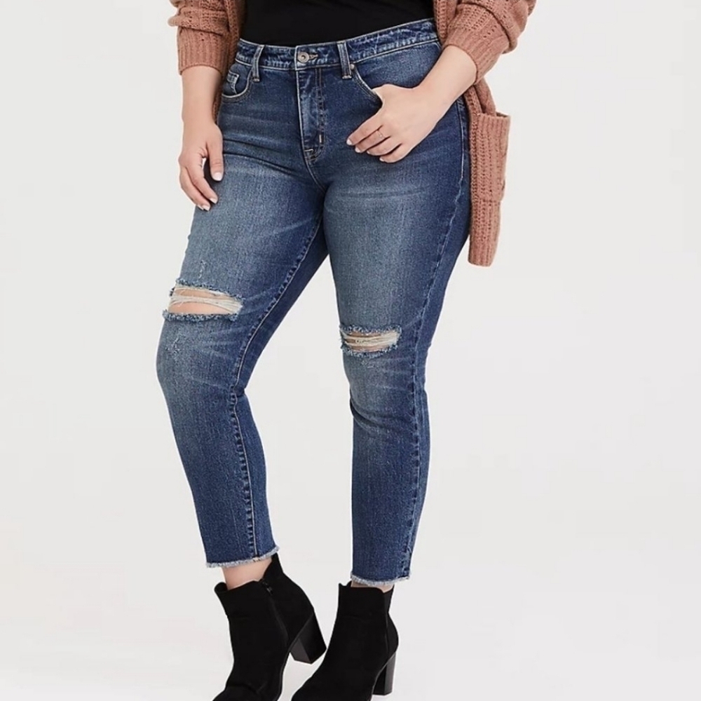 Torrid Boyfriend Crop Jeans Distressed Ripped Straight Ankle